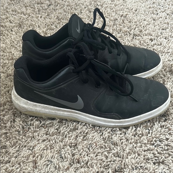 Nike Black Golf Shoes - Picture 1 of 4